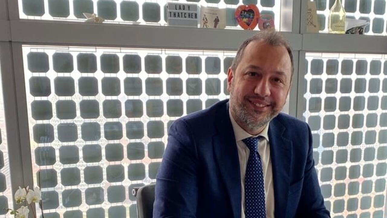Comazzi (FI) e la rimozione del murale dedicato a Berlusconi: “Una vergogna. Sala intervenga”