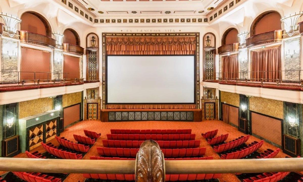 31 luglio, ultima proiezione al cinema Odeon di Milano…