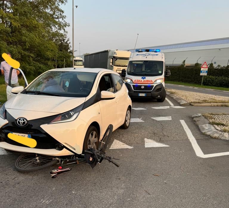 Ciclista investito ad Arluno, finisce al pronto soccorso di Magenta