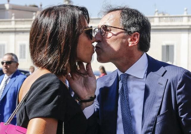 Faccia da intervistatore: quando la moglie intervista il marito in TV