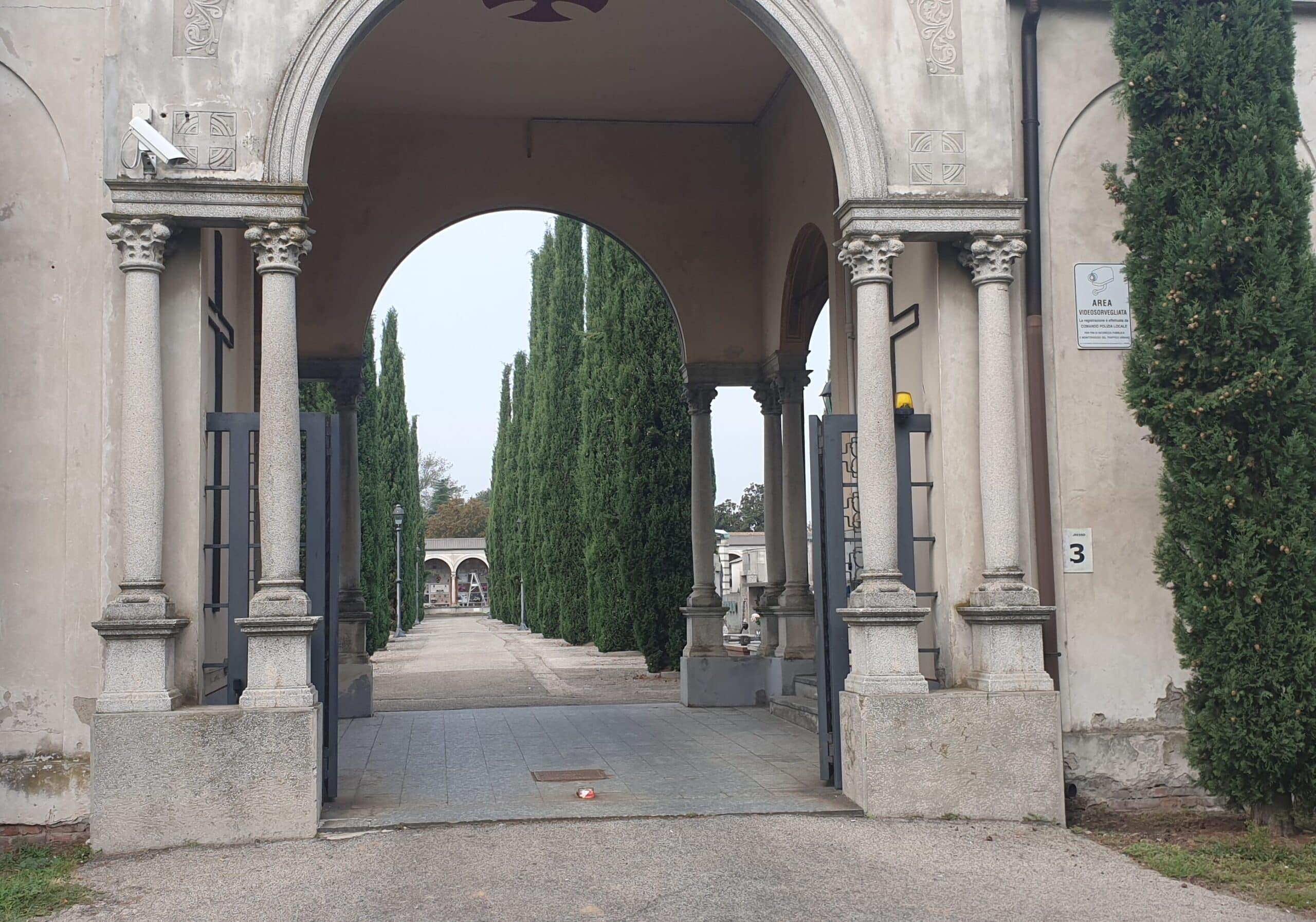 Il PD incalza ancora: “Cimitero abbandonato a se stesso”