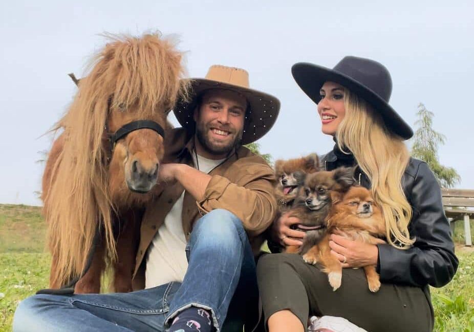 Faccia da amante degli animali! Valentina Paolillo influencer e il suo Pony Raul