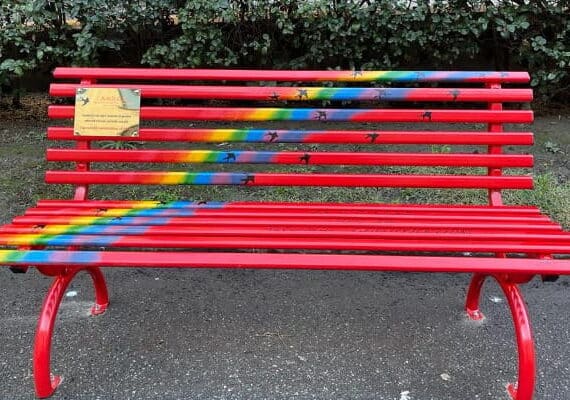 Quelle panchine rosse contro la violenza