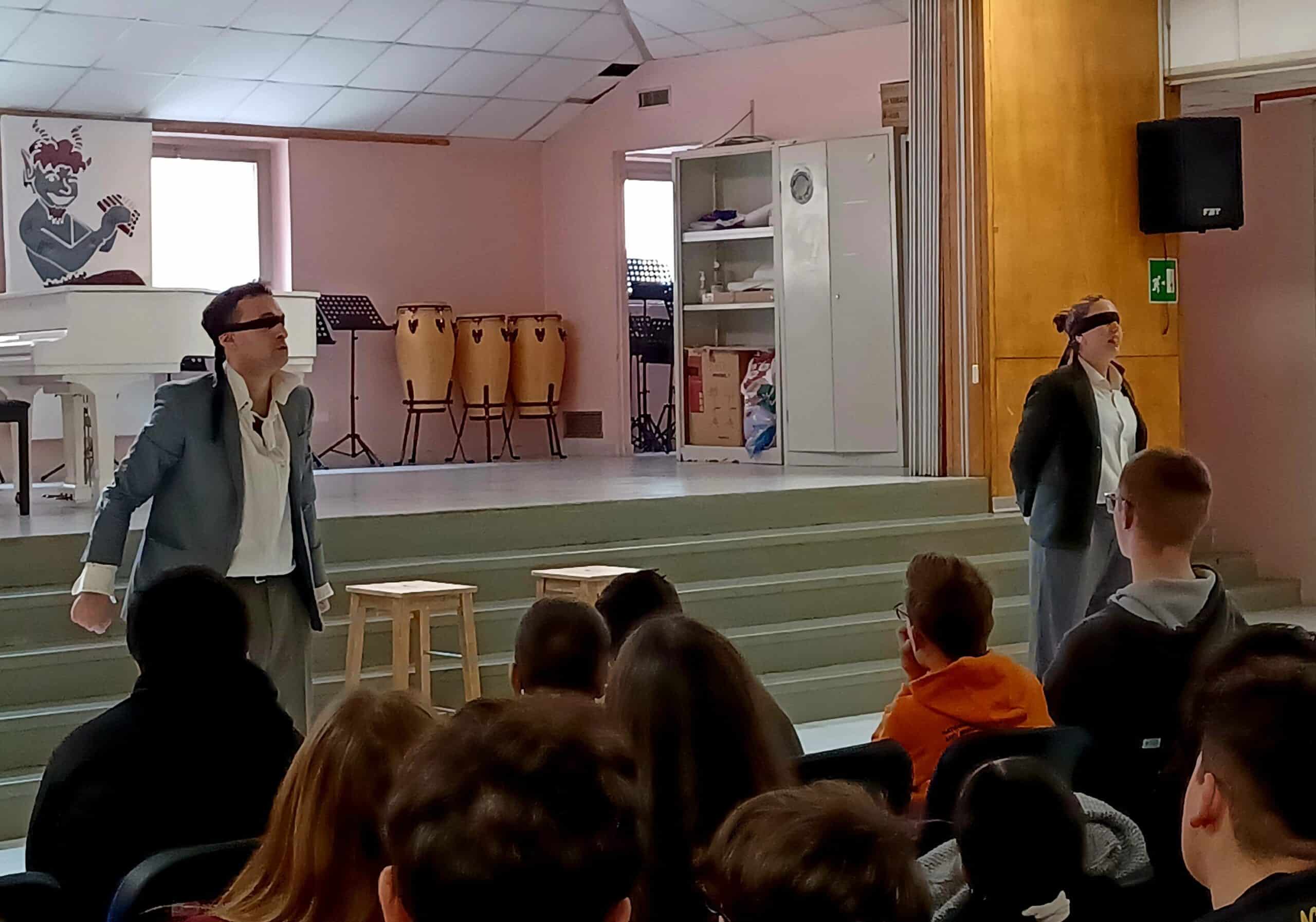 Magenta, alle scuole “Baracca” per la Giornata della Memoria: ‘Due eroi in panchina’