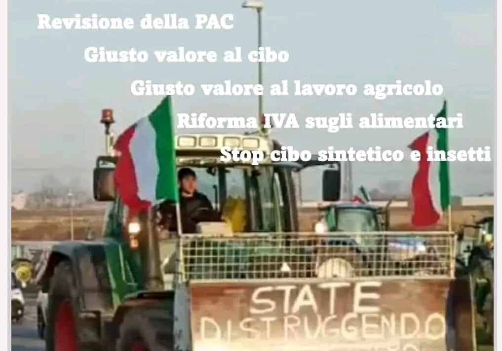 Prosegue la marcia dei trattori: da domani presidio al casello di Arluno