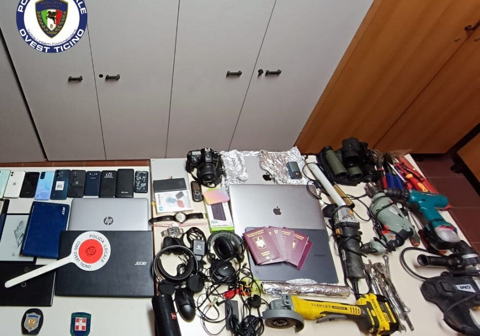 Furti di smartphone, pc e macchine fotografiche: sgominata una banda dalla Polizia locale di Trecate