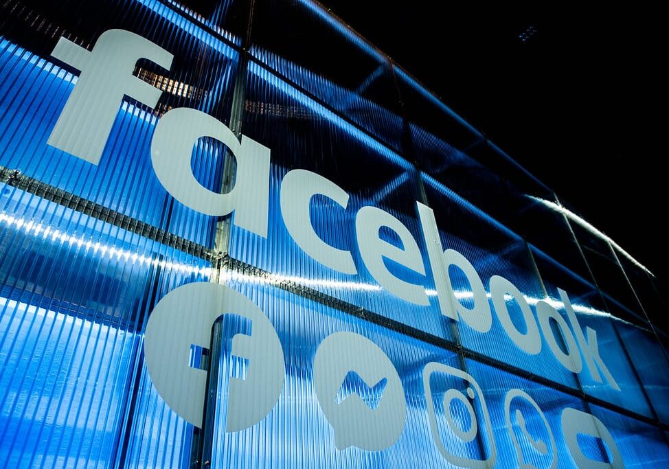 I primi vent’anni di Facebook: stavamo meglio quando stavamo peggio ???