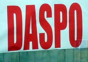 Novara, schiaffo all’arbitro dopo la partita del figlio: Daspo per un 46enne