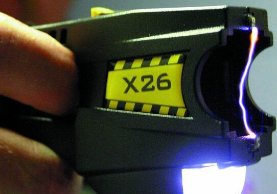 La Gdf di Sondrio sequestra un taser