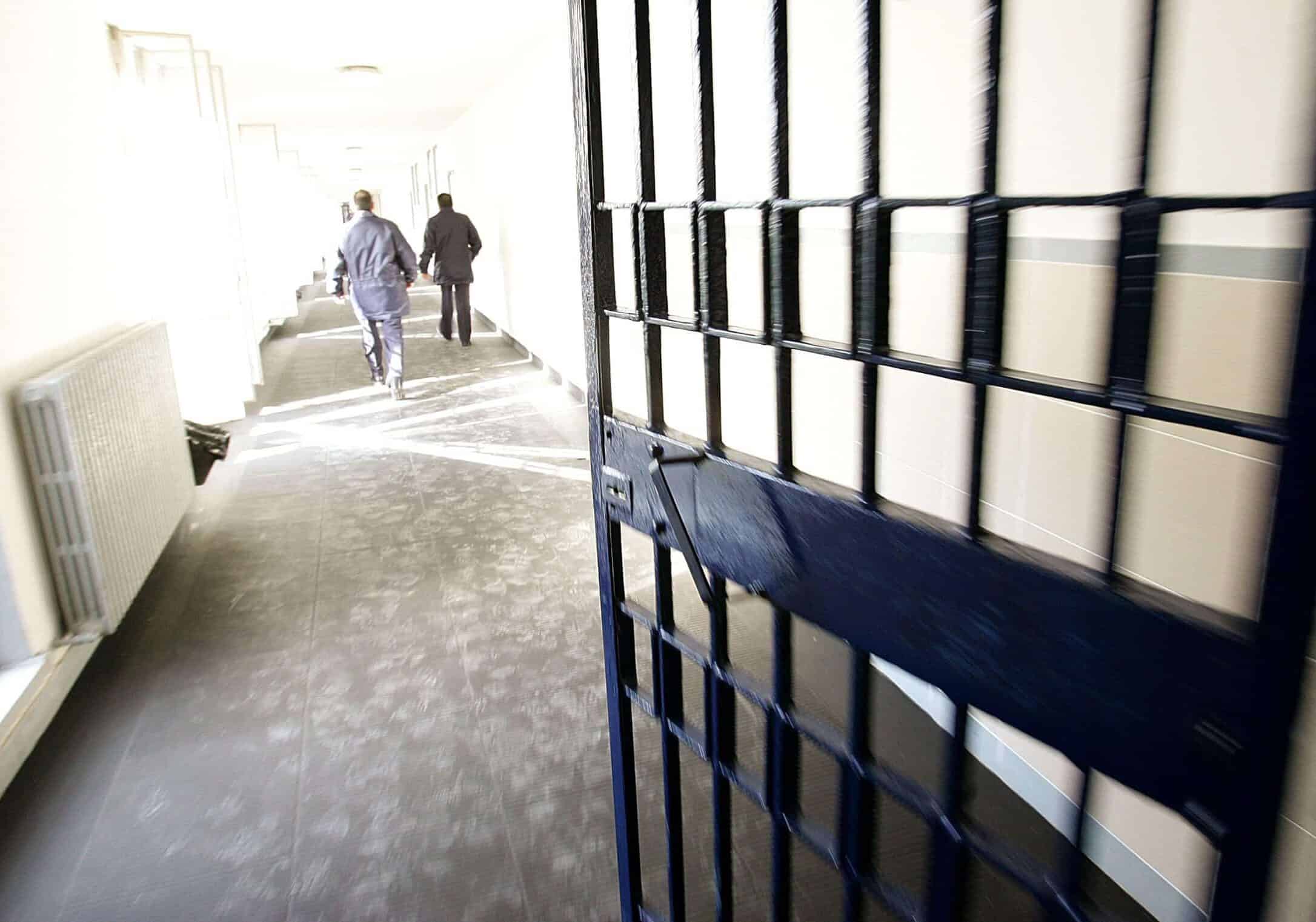 Anziano morto nel Pavese, badante arrestata per omicidio: ora è in carcere a Vigevano