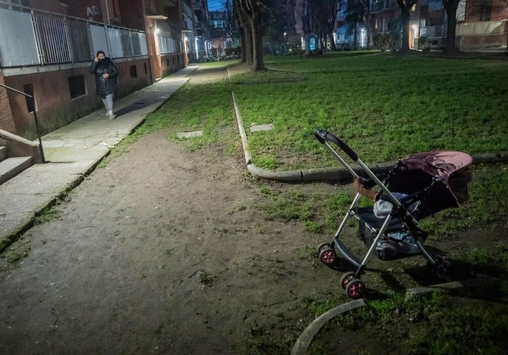 Bimbo abbandonato a Milano, all’esame le immagini delle telecamere
