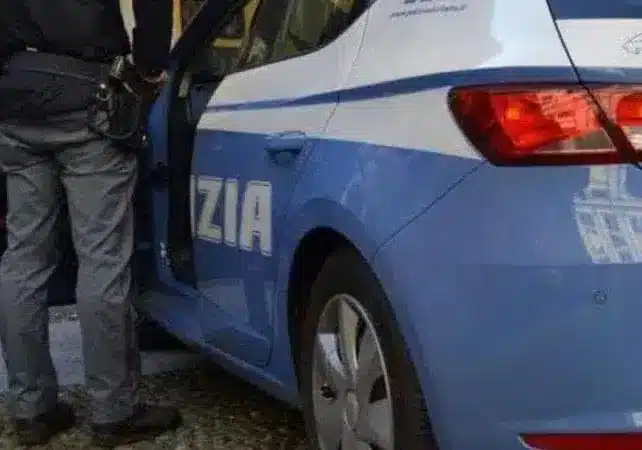 Milano, pusher minorenne arrestato con tre chili di marijuana. Dal compagno della sorella altri 48 chili di hashish