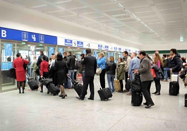 Alghero: in aeroporto con 200 grammi di cocaina, arrestata. Era partita da Milano Linate