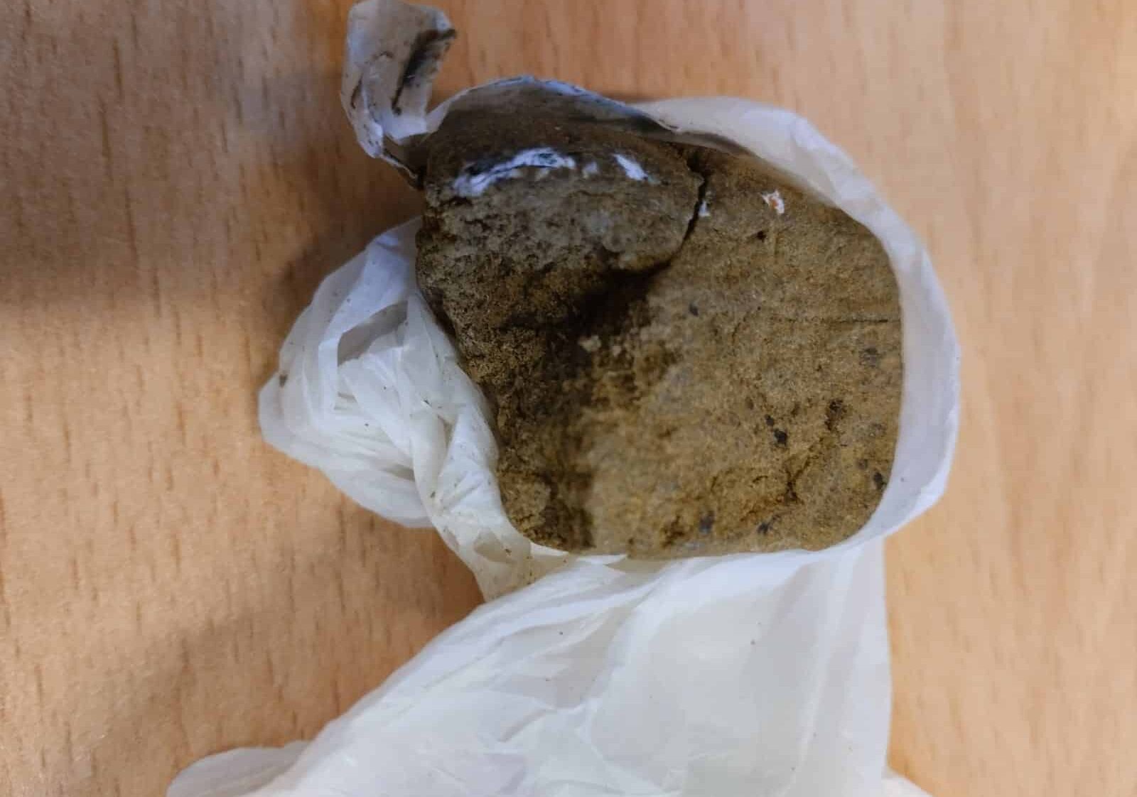 Castano Primo, controlli della Polizia locale nei pressi delle scuole: due pregiudicati trovati con la droga