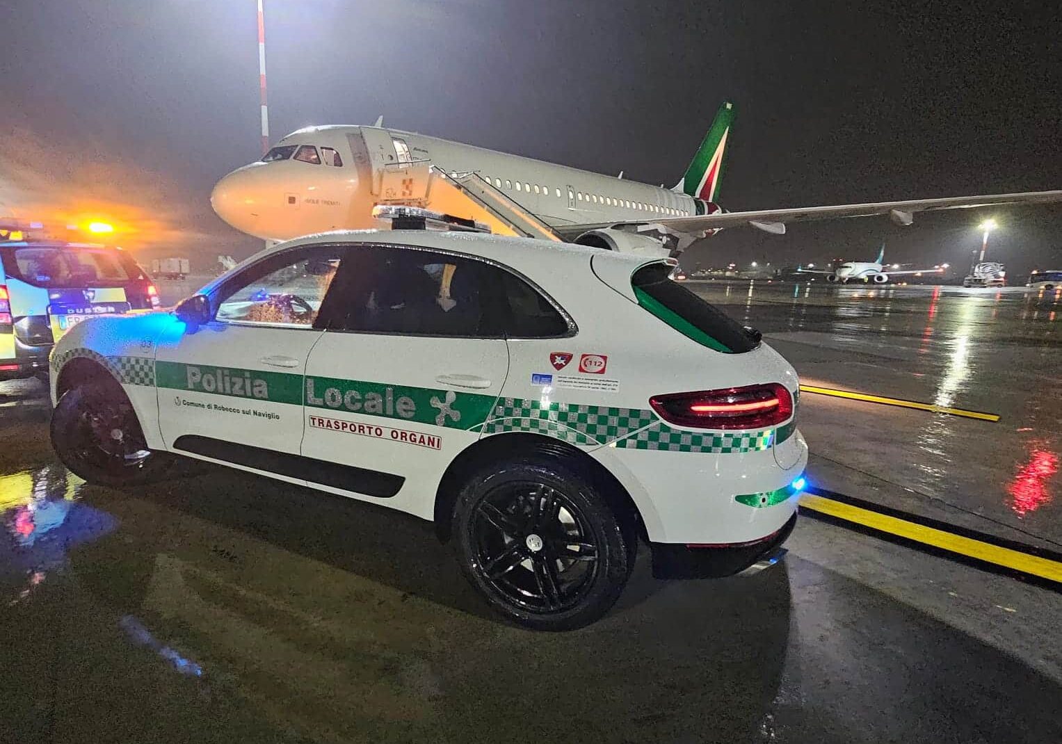 Bimbo di sei anni ci lascia, la Polizia locale di Robecco sul Naviglio trasporta i suoi reni per dare speranza ad altri due ragazzini