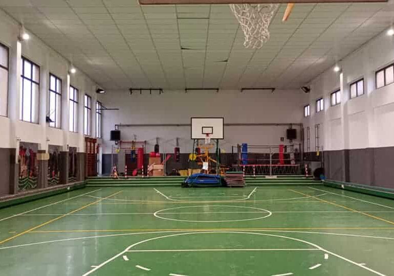 Scuola primaria Giovanni XXIII e scuola dell’infanzia ‘G. Rodari’ di Via Caracciolo lunedì in aula