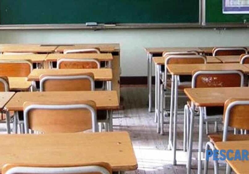 Nerviano, proteste alla scuola Sant’Ilario: “Dateci il wifi, altrimenti non possiamo studiare”
