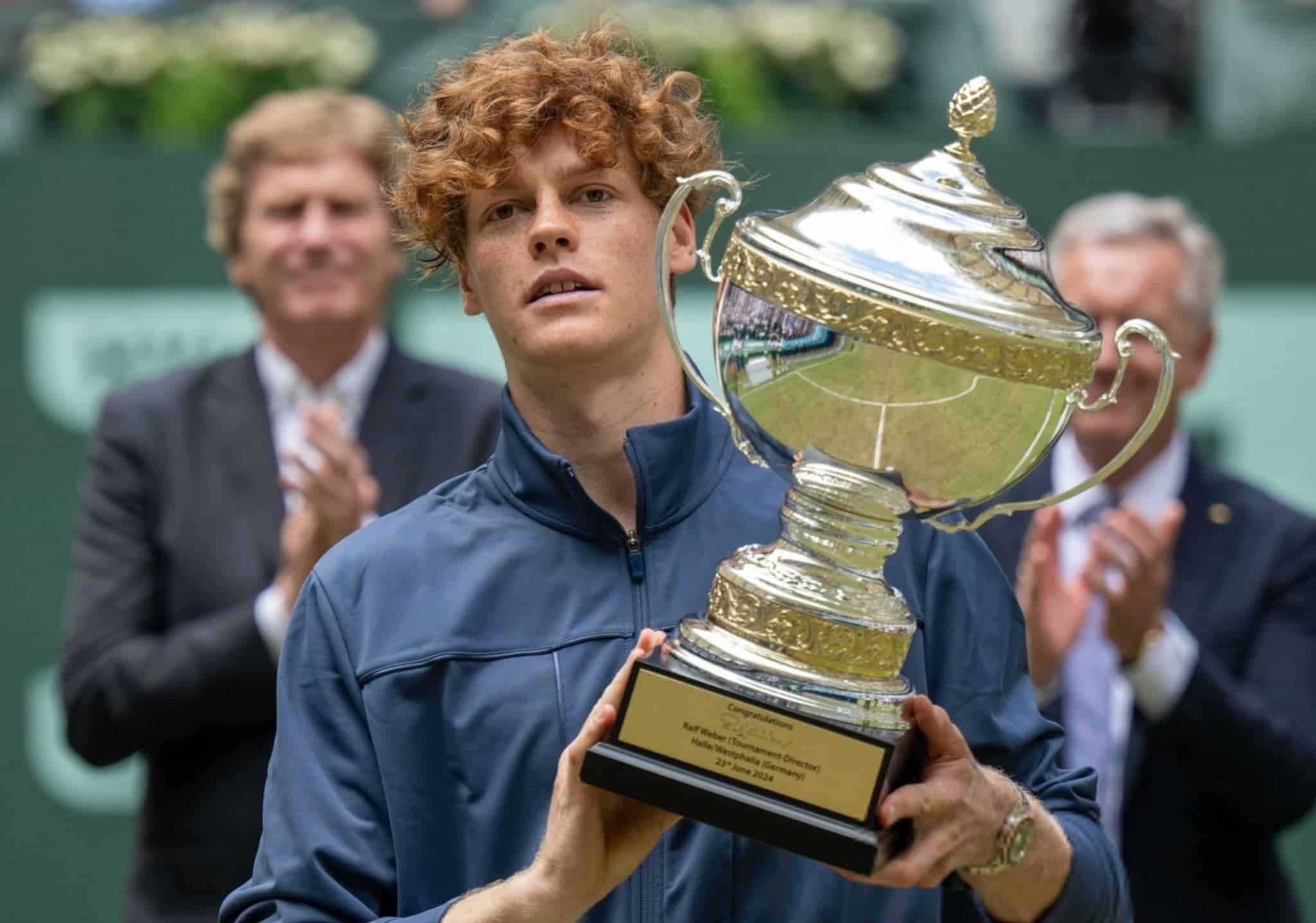 Tennis: l’erba di Sinner e degli italiani, questa volta, è davvero più verde