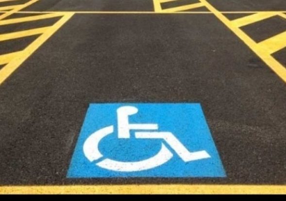 Casorezzo: nuovi parcheggi per i disabili