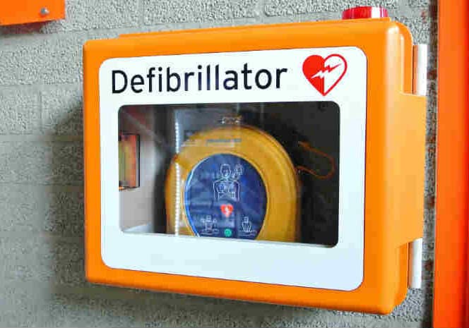 Canegrate: la ‘Notte Bianca’ porta in regalo un defibrillatore