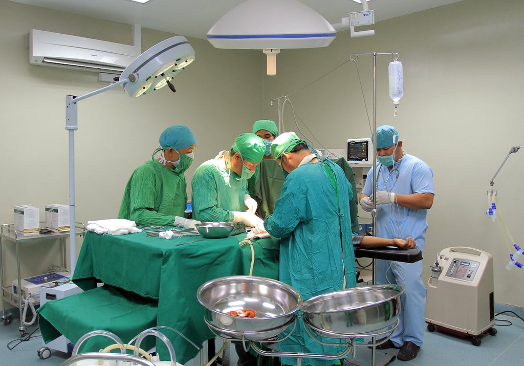 ‘In Lombardia potranno lavorare medici e infermieri stranieri’