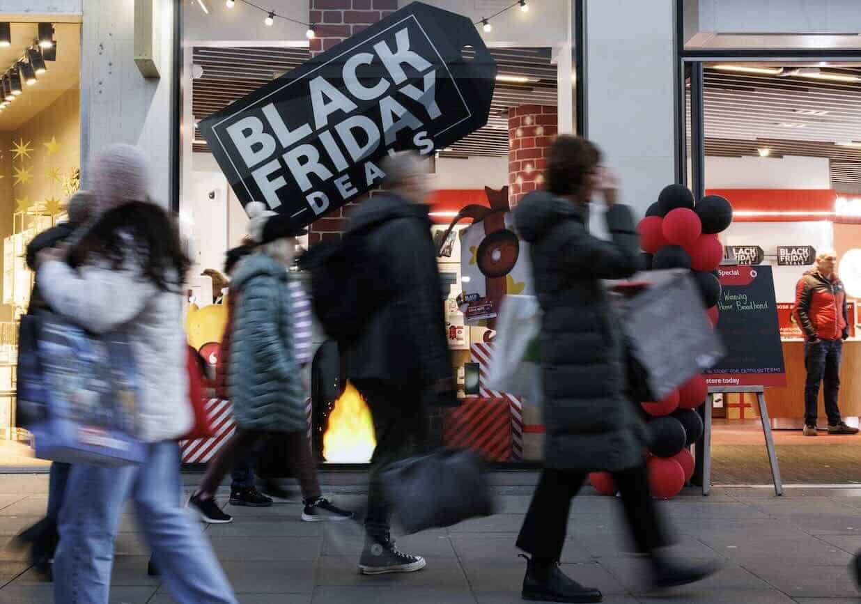 Economia. Black Friday: gli italiani spenderanno online oltre 2 mld (+9%)