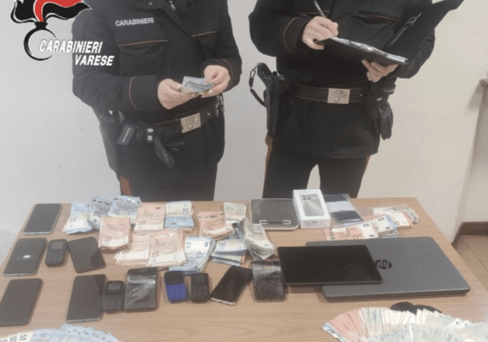 Otto spacciatori arrestati a Saronno dai CC: 5000 euro al giorno di business