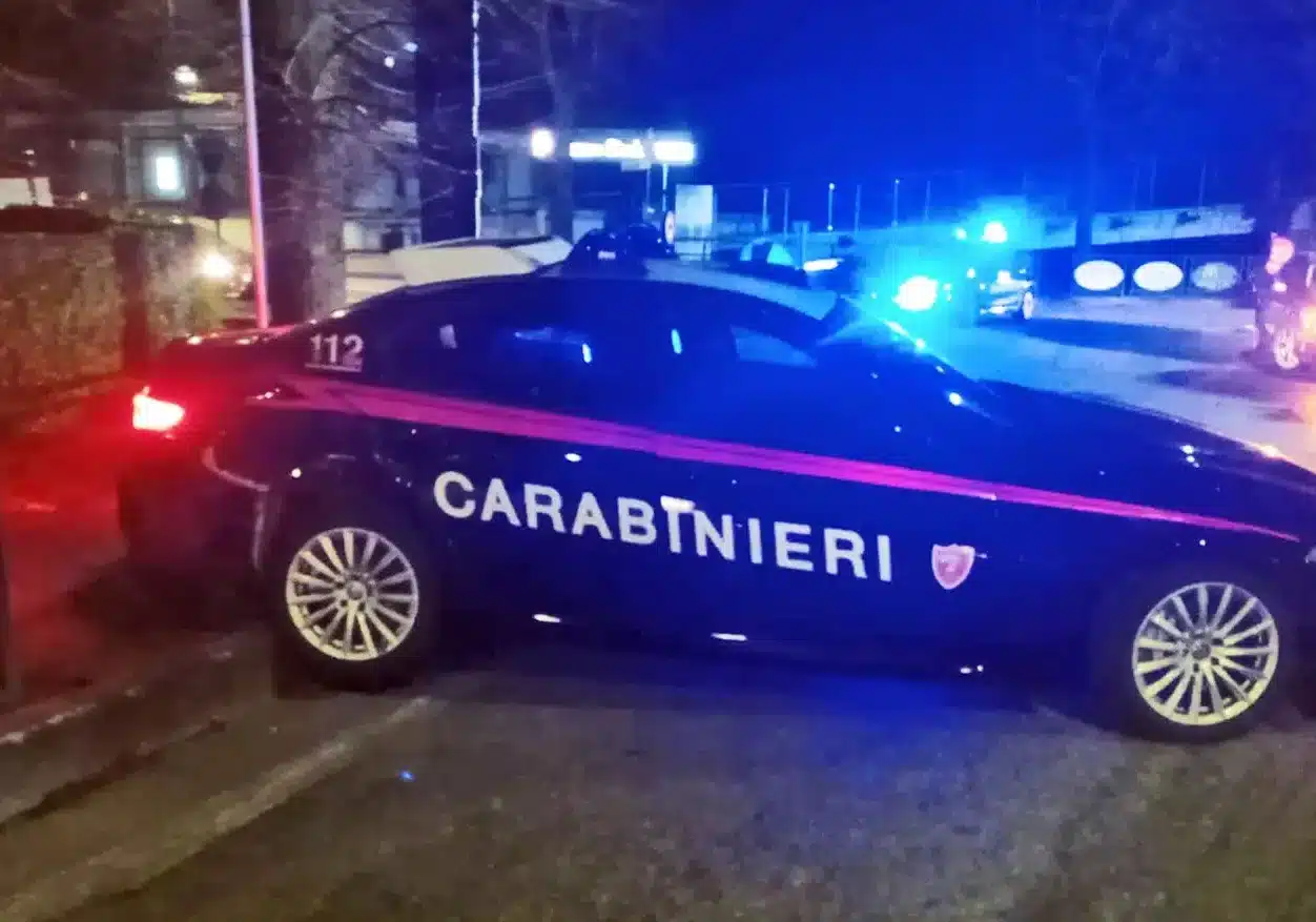 Fermato al bar dai Carabinieri, in casa droga e 40mila euro