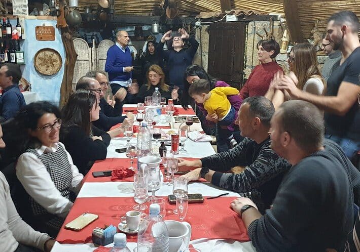 Natale, 88% italiani in casa: 108 euro per il pranzo