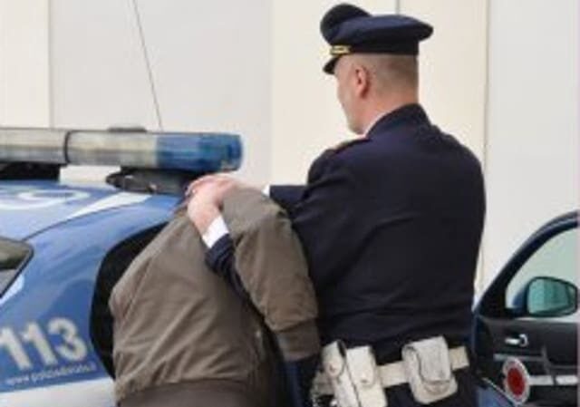 Somma Lombardo: in auto con 11 mila euro e 6 kg di droga. Arrestati