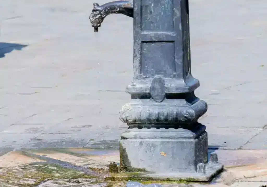 San Vittore Olona: sistemata la fontanella vandalizzata