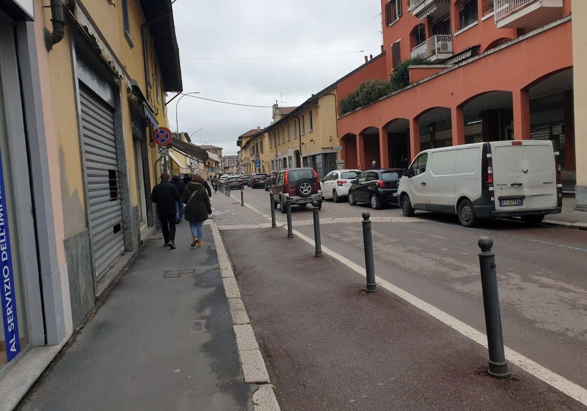 Tra scommesse on line e vendo compro oro, il de profundis commerciale di una città