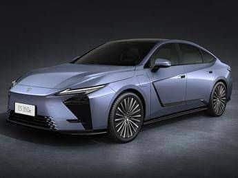 Lexus ES 2026: nuove motorizzazioni e trazione integrale
