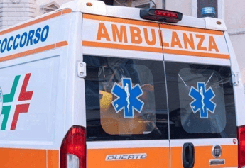 Roma, precipita dalla finestra mentre monta zanzariera: morto 59enne