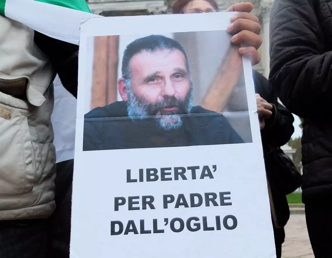 Padre Dall’Oglio, ancora nessuna conferma sul ritrovamento del corpo in una fossa comune
