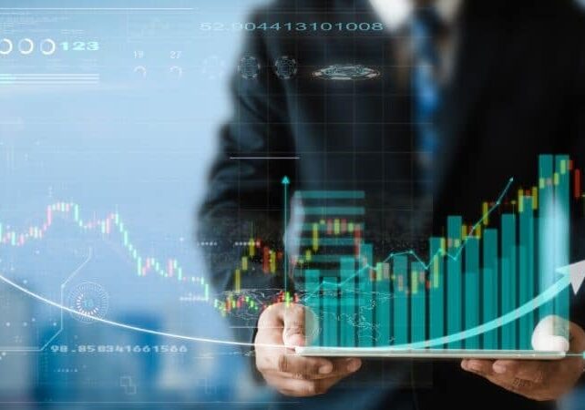 Economia.  Lombardia, la “terziarizzazione” dell’economia è realtà. In più di 5 anni perse oltre 11mila industrie e 3mila aziende agricole