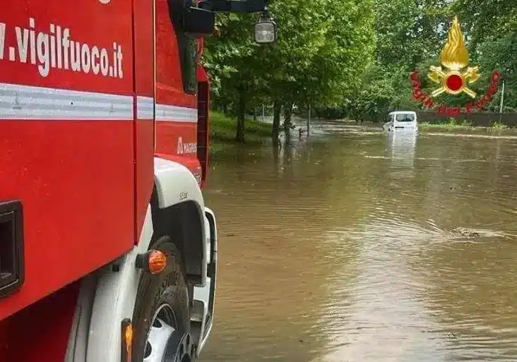 Maltempo nella notte a  Milano, evacuata la comunità Ceas: Lambro sopra i livelli di guardia