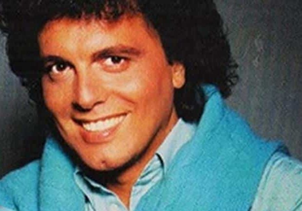 Faccia da Christian e quegli anni ’80 leggeri. Di Max Moletti