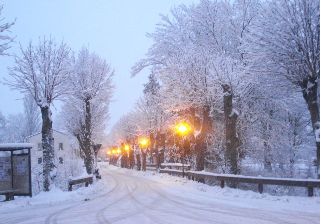 Anticipo d’inverno in Lombardia, neve e ghiaccio in montagna