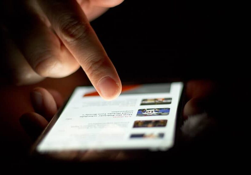 Faccia da Smartphone…dipendenza