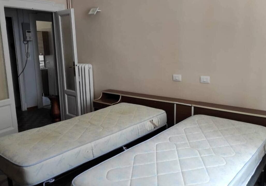 Una stanza tra Garibaldi e Moscova? 1651 euro al mese. Te capì..