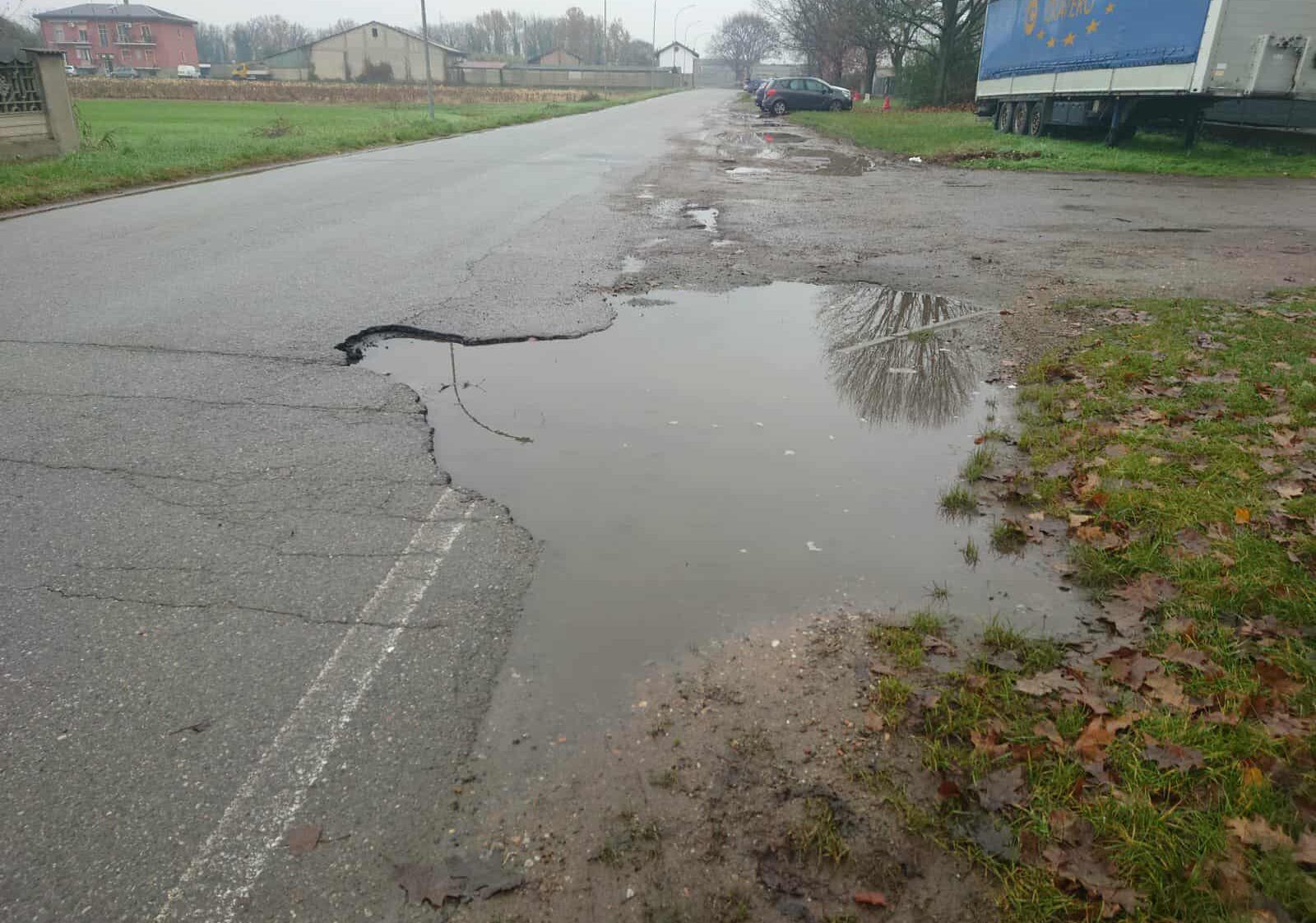 Boffalora, buca-cratere in via San Defendente: la segnalazione di Teresio Garavaglia