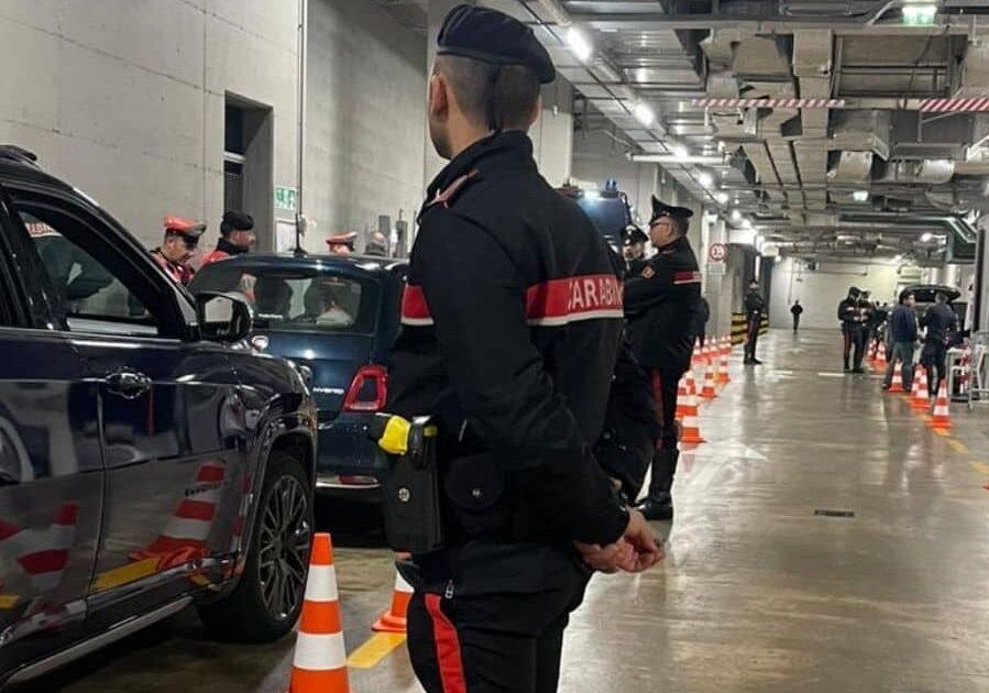 Milano: controlli carabinieri in zona movida, identificate 489 persone