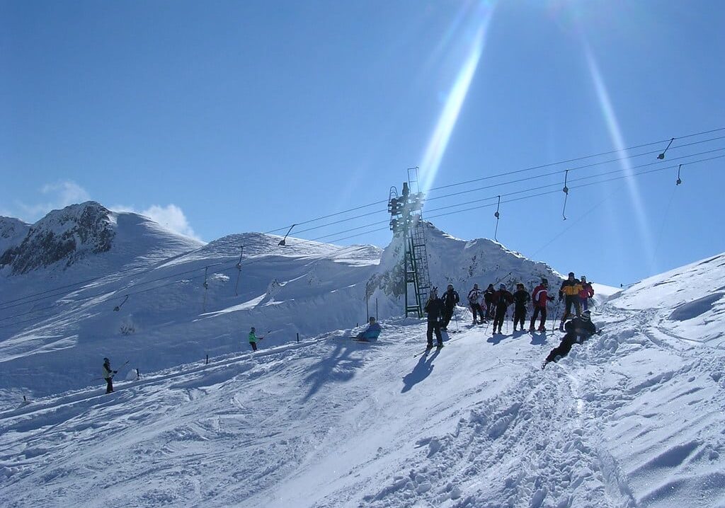 Neve: indagine Altroconsumo, skipass più cari del 4%,  fino a 86 euro al giorno