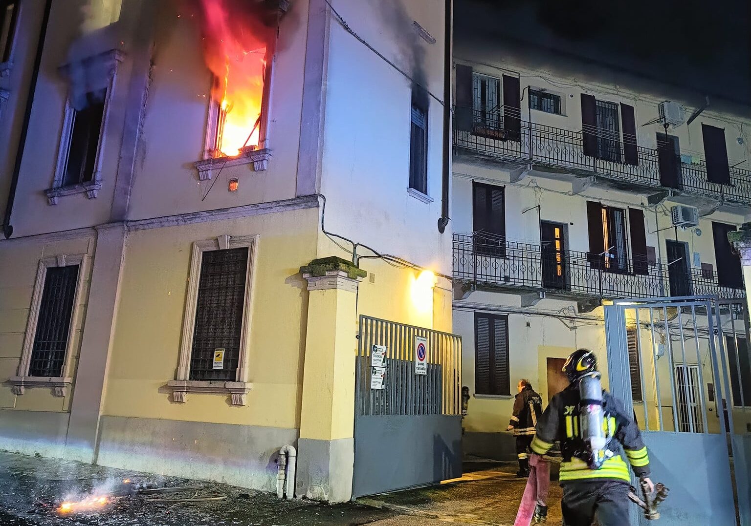 Abbiategrasso: scoppia l’incendio in un appartamento, rapido intervento dei Vigili del Fuoco