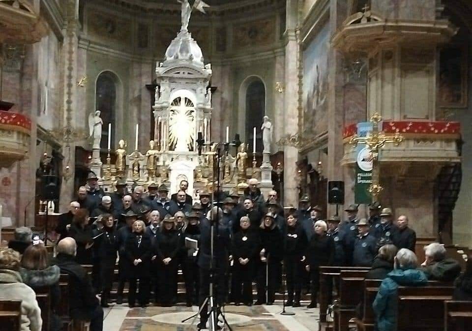 Magenta, la basilica di San Martino si riscalda con il concerto della corale di Pontenuovo e del coro ANA