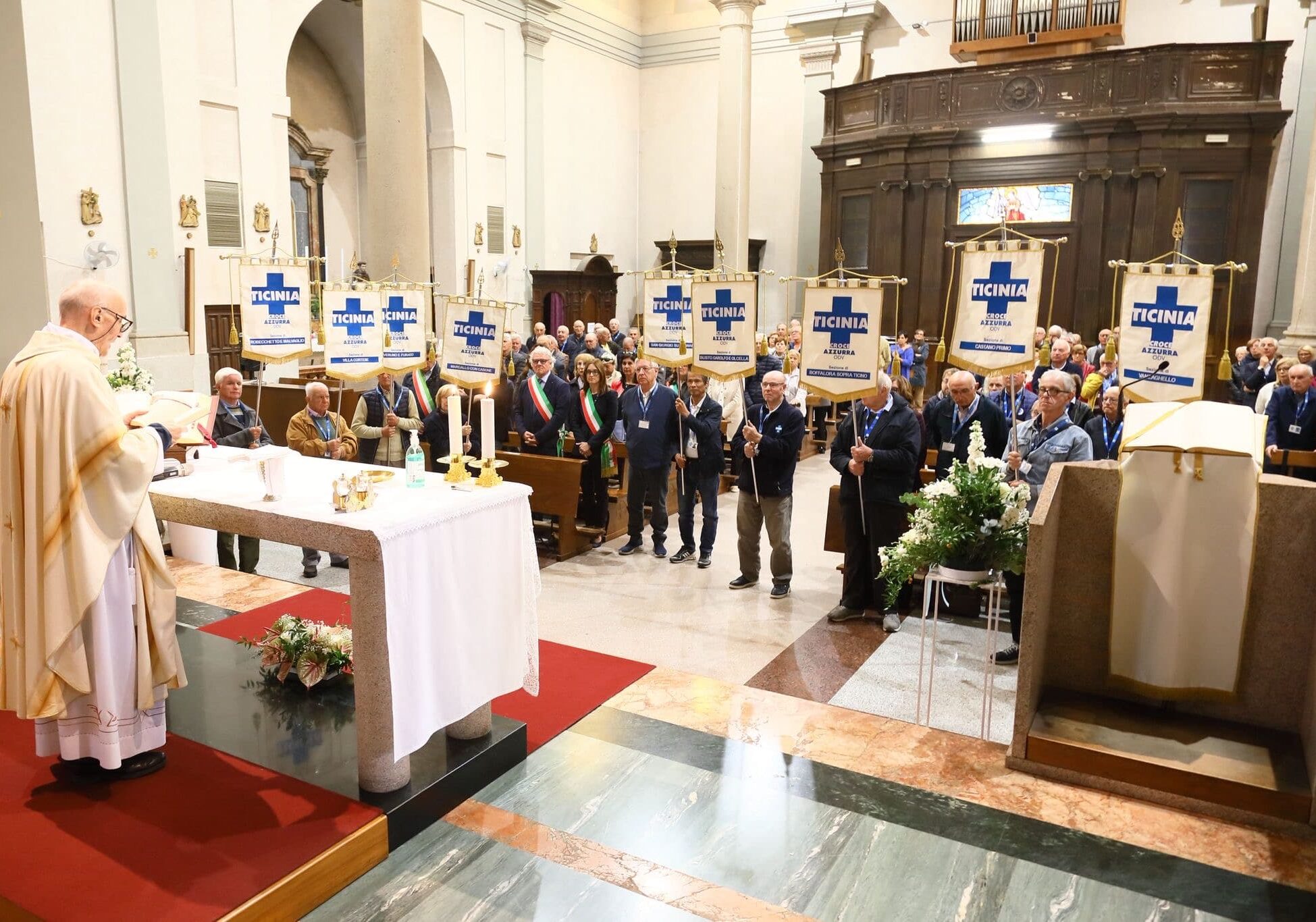 Vanzaghello: 40 anni e non sentirli per la Croce Azzurra Ticinia