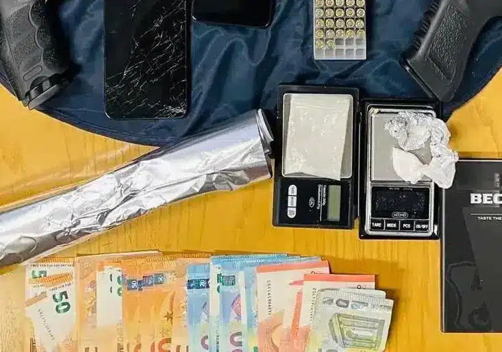 Busto Arsizio, vendeva droga dal terrazzo: arrestato