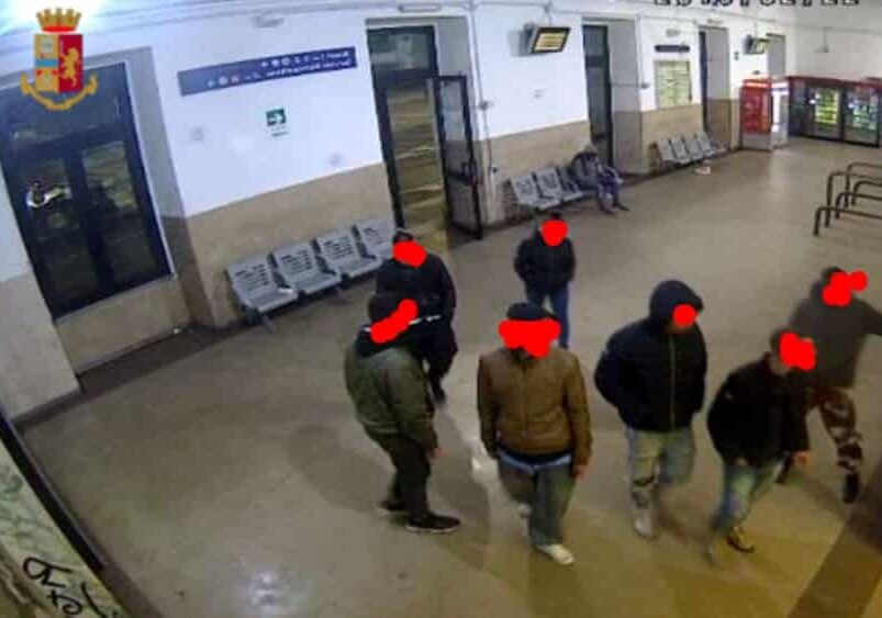 Rapina a due minori: la Polizia ferma baby gang a Milano