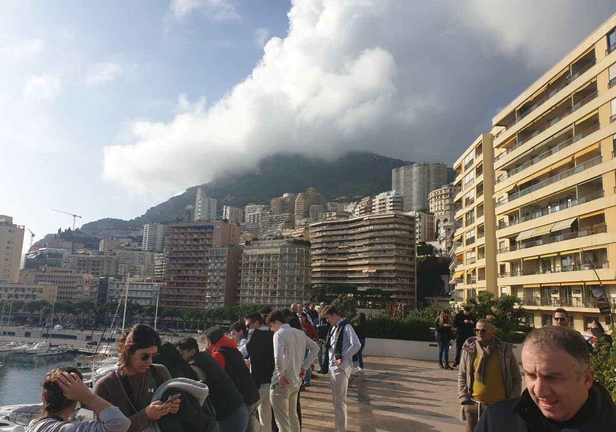 Magenta alla presentazione della Vuelta di Spagna a Montecarlo con il Team Chiodini